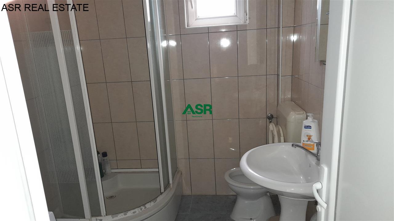 Lëshohet banesa me qira në lagjën qender