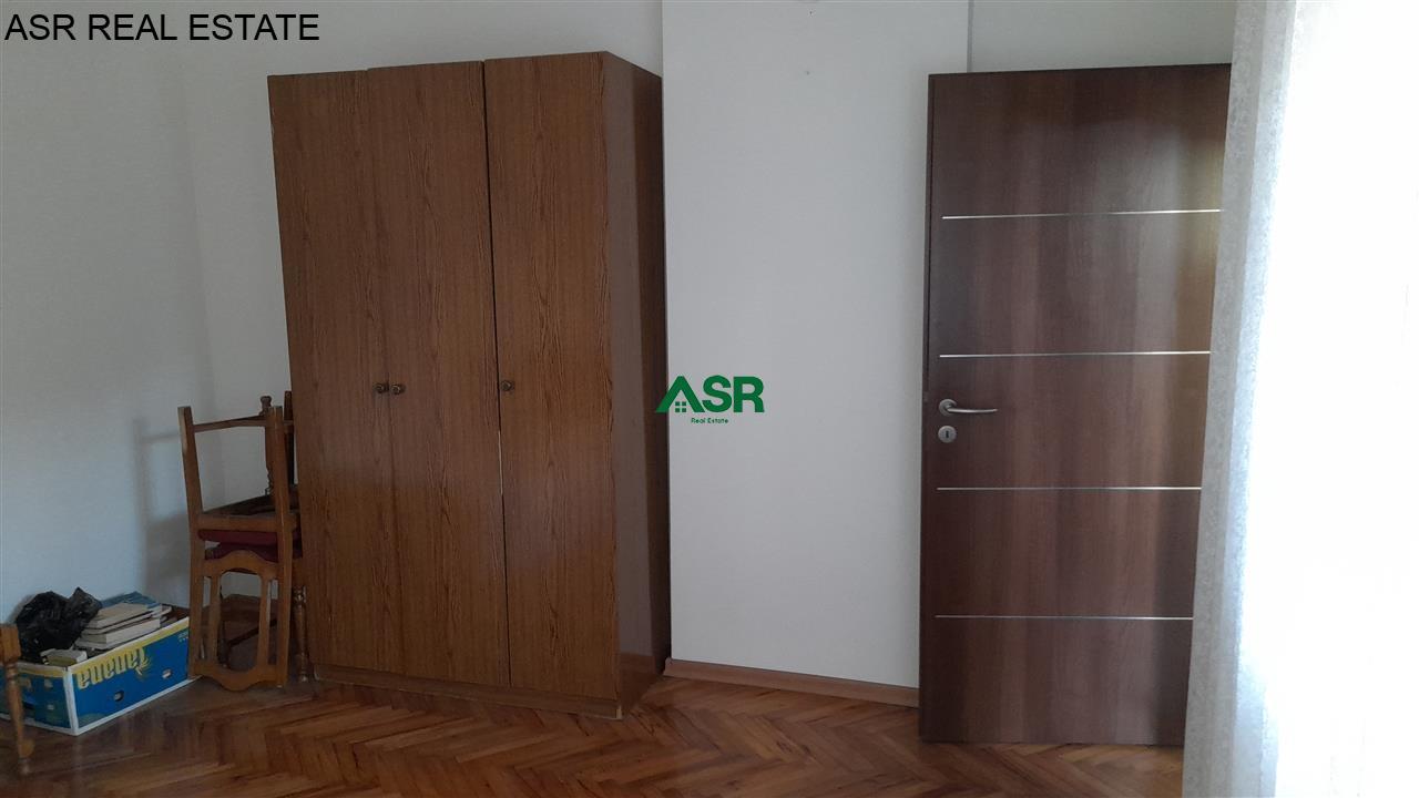 Lëshohet banesa me qira në lagjën qender