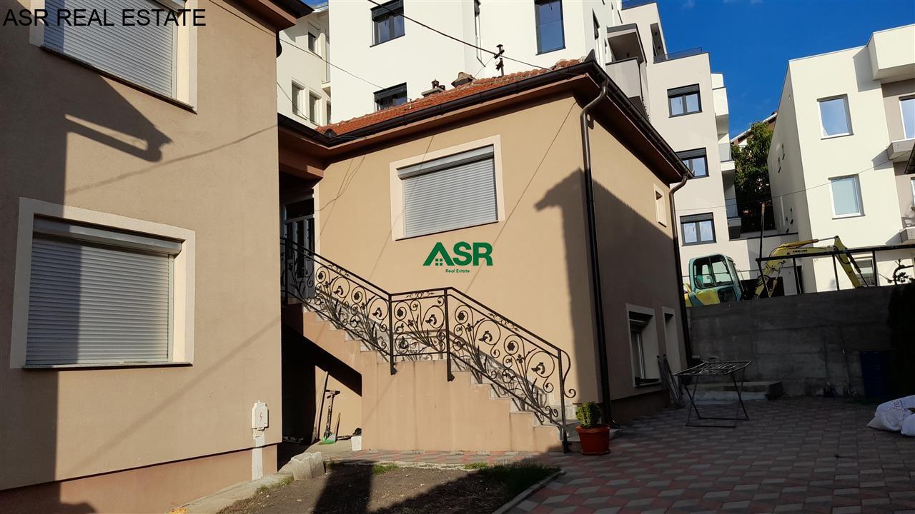 Lëshohet banesa me qira në lagjën qender