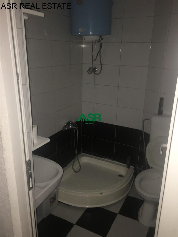 Lëshohet banesa me qira në lagjën qender  te grandi