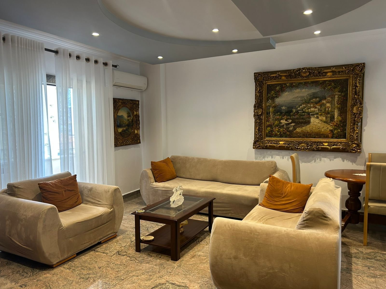 Appartamento in affitto 2+1 bulevard zogu pare 900 euro