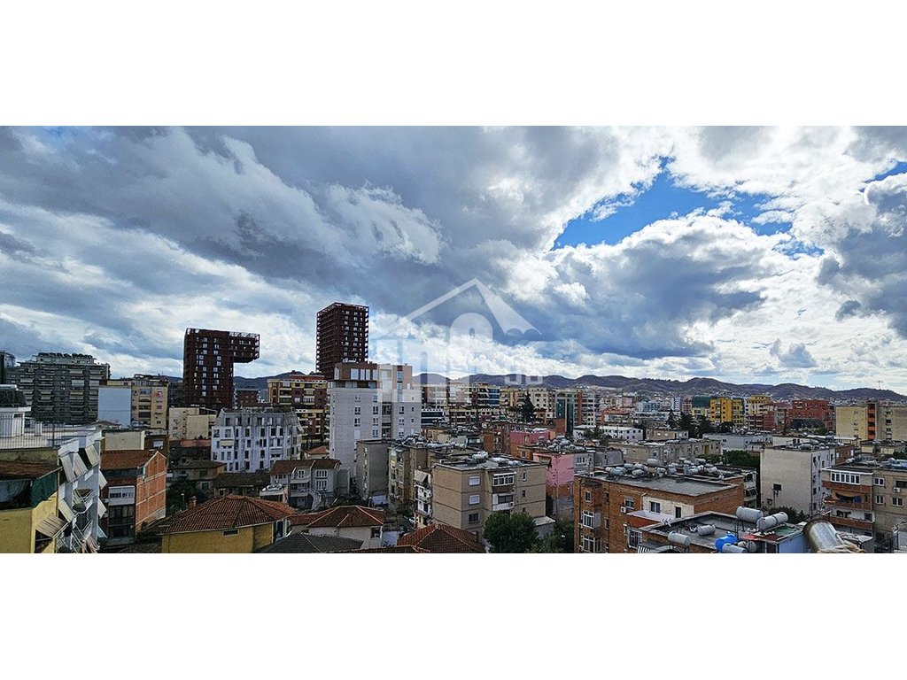 Calle naim frasheri, cerca del mozaïk de Tirana