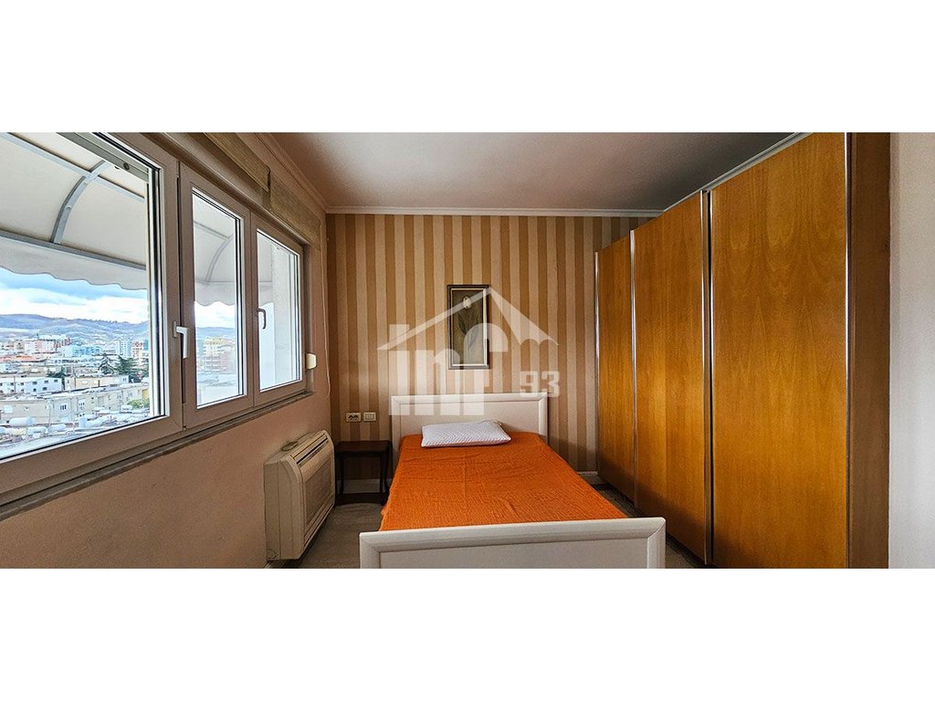 Calle naim frasheri, cerca del mozaïk de Tirana