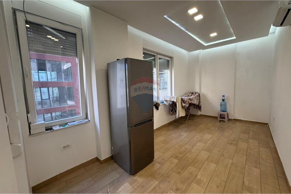 Shitet apartament 3+1 +2 te rruga dritan hoxha ne laprake