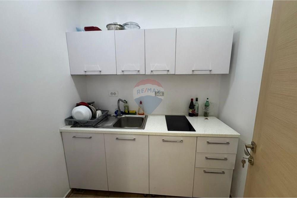 Shitet apartament 3+1 +2 te rruga dritan hoxha ne laprake
