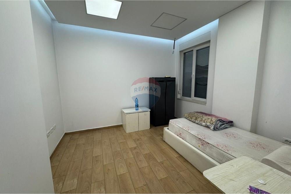 Shitet apartament 3+1 +2 te rruga dritan hoxha ne laprake