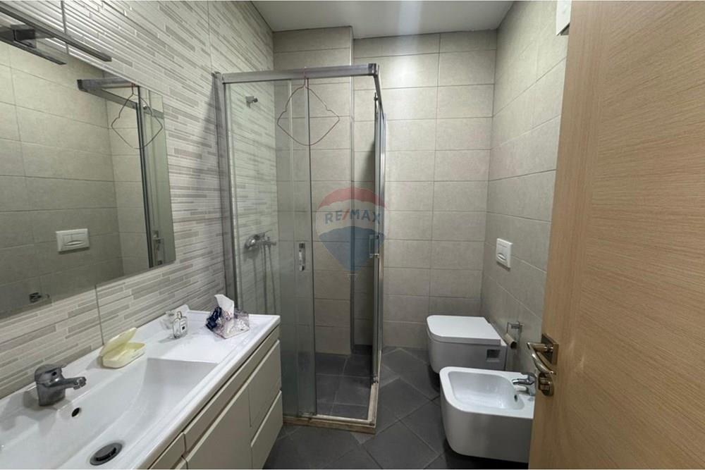 Shitet apartament 3+1 +2 te rruga dritan hoxha ne laprake