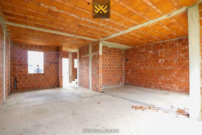 Shtëpi 230m² + 60m² për #shitje në Çagllavicë