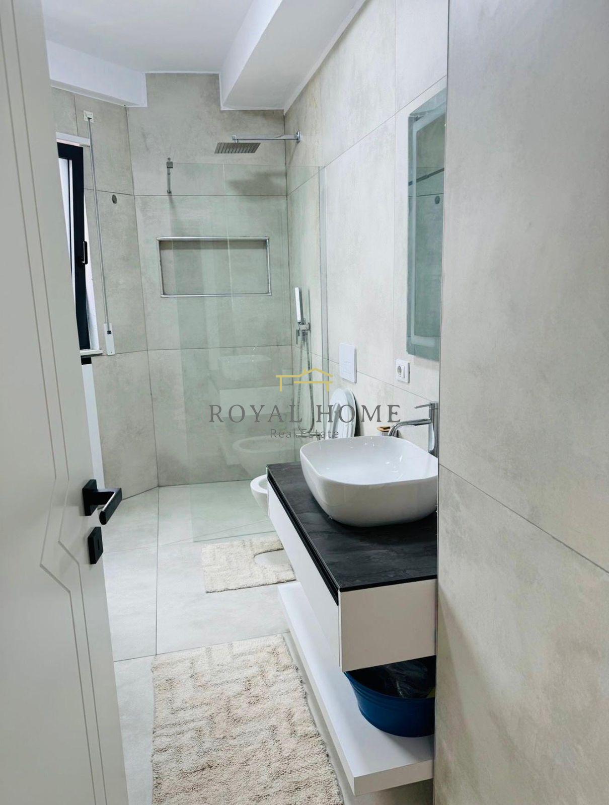 Rruga e durrësit, apartament 2+1 me qira