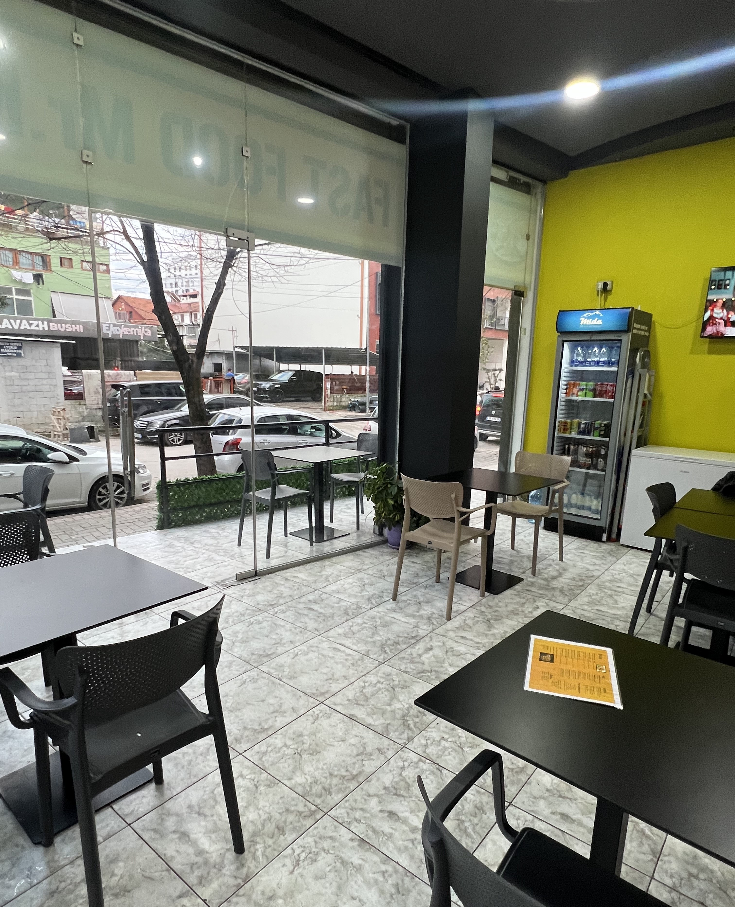 Shitje | biznes fast food | rruga 5 maji | 11000 €