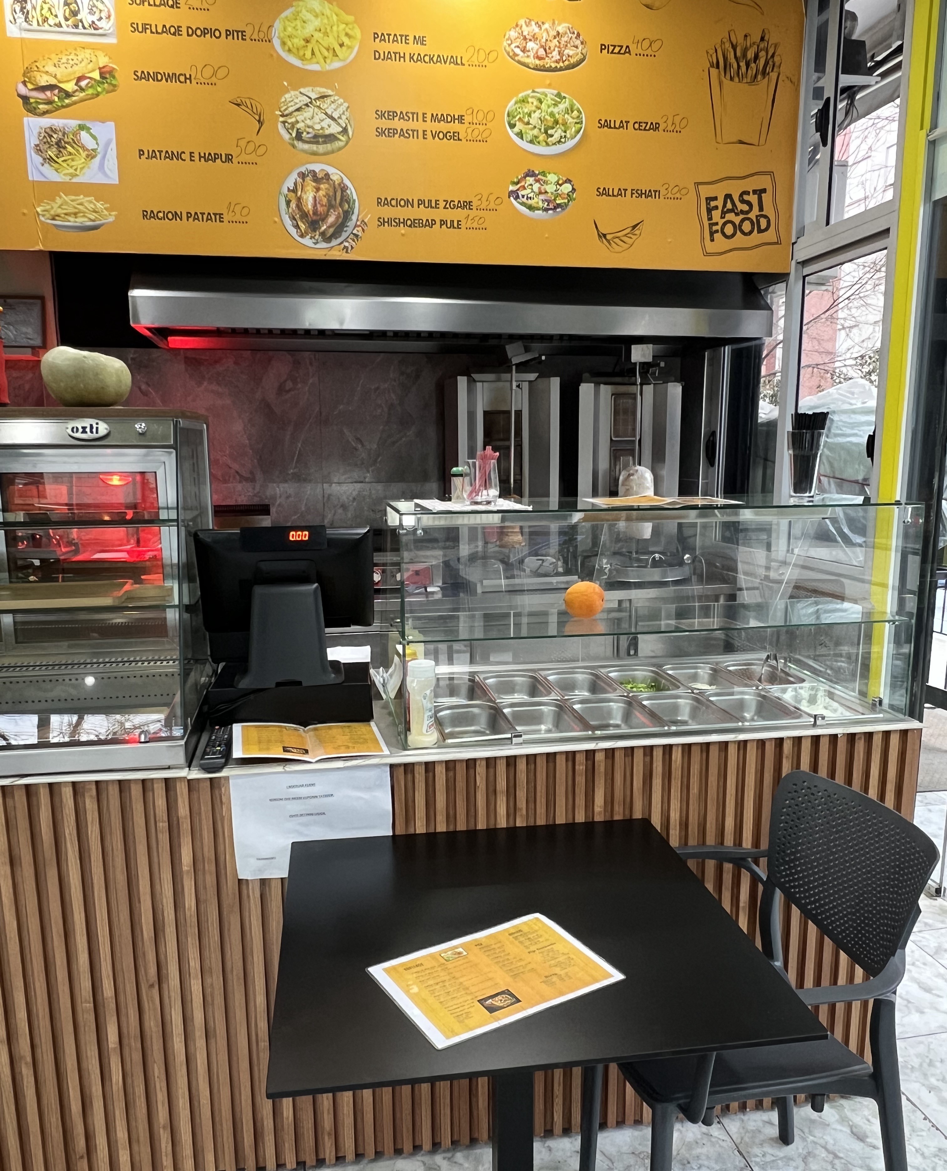 Shitje | biznes fast food | rruga 5 maji | 11000 € (2)