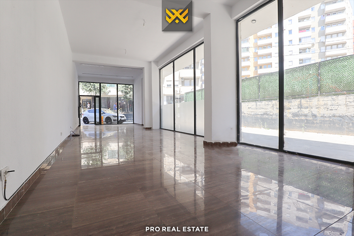 Local 74m² for rent at Mati 1
