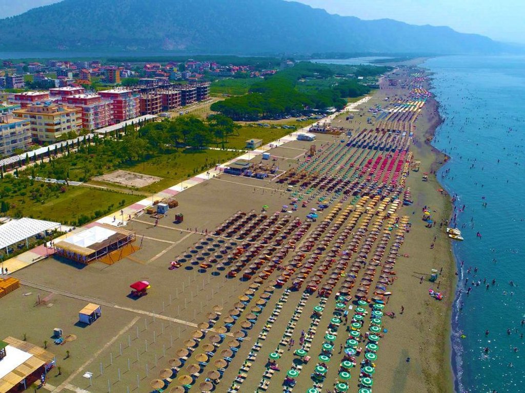 Shitet hoteli ne qender te velipojes | 1245 m²