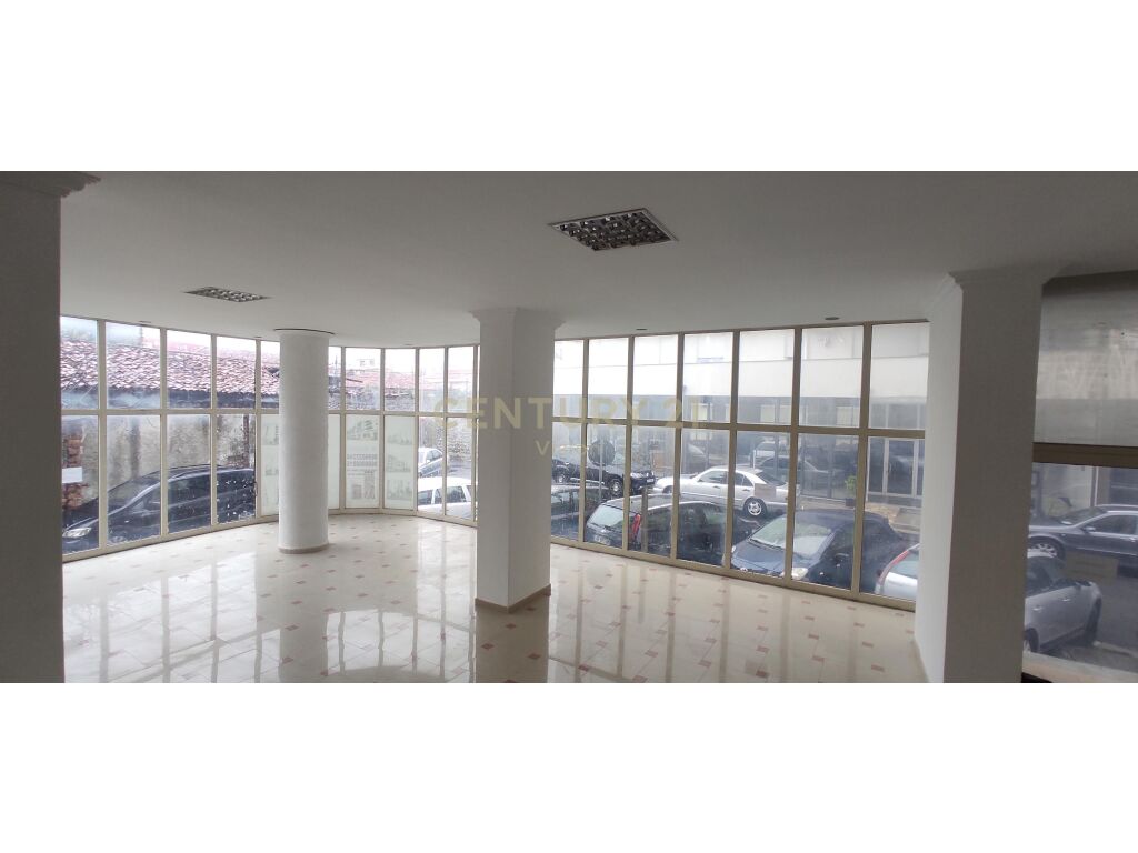 Ambient komercial në shitje në ura dervish beg, Shkodër - 269.100€ | 207.31 m²