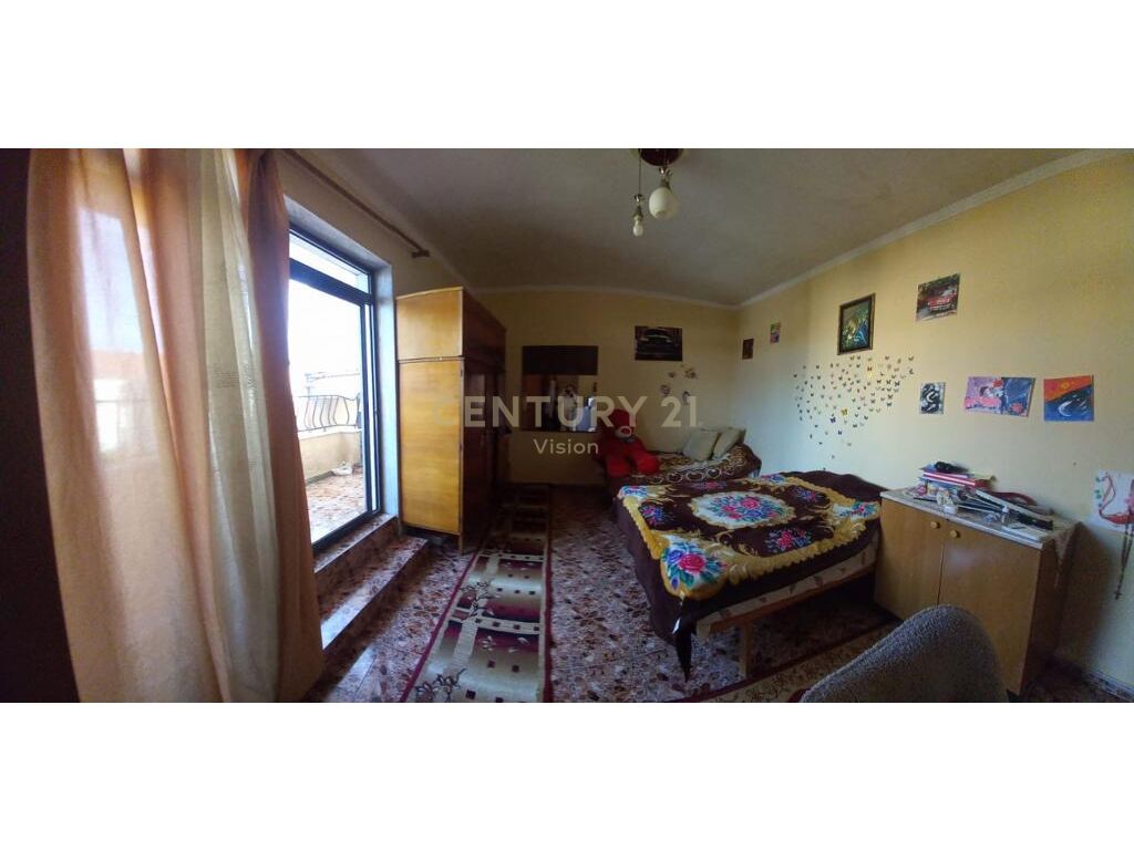 Shitet vila tek arra madhe | 784m² toke