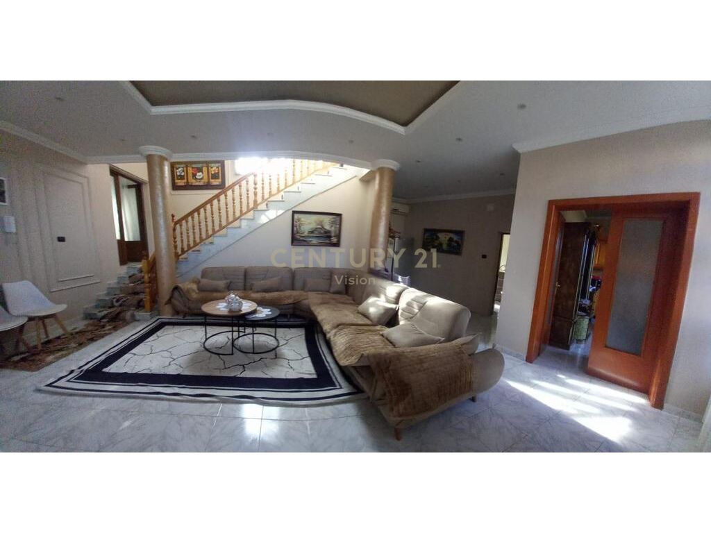 Shitet vila tek arra madhe | 784m² toke