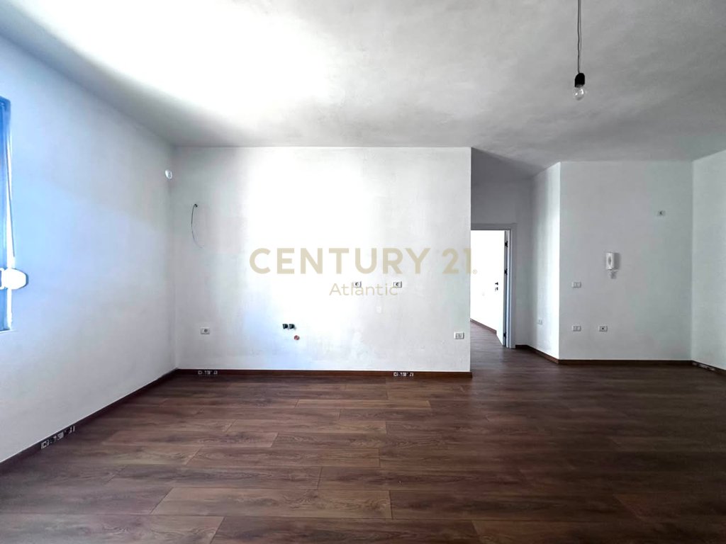 Shitet apartament 2+1 ne golem tek rezidenca 'Oriental 2'!