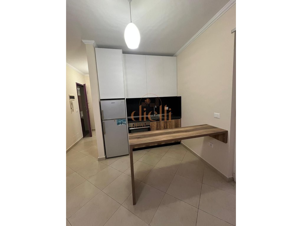 Apartament 2+1 per qira ne Astir