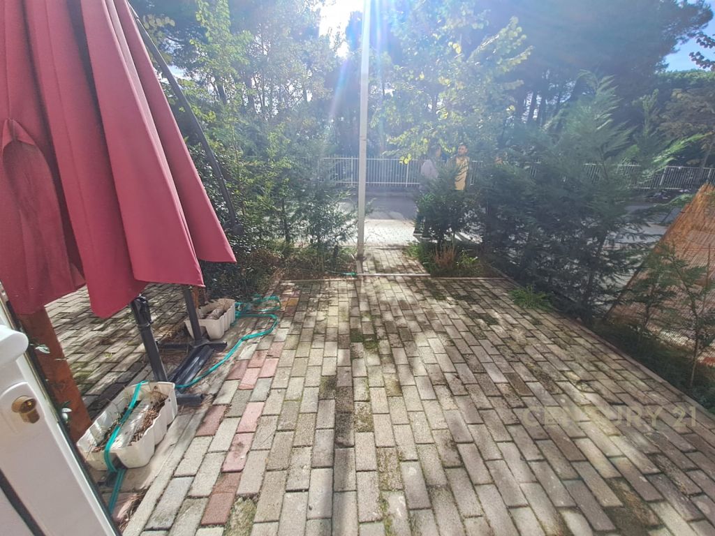 Shiten 4 duplekse ne golem te pishat e buta !