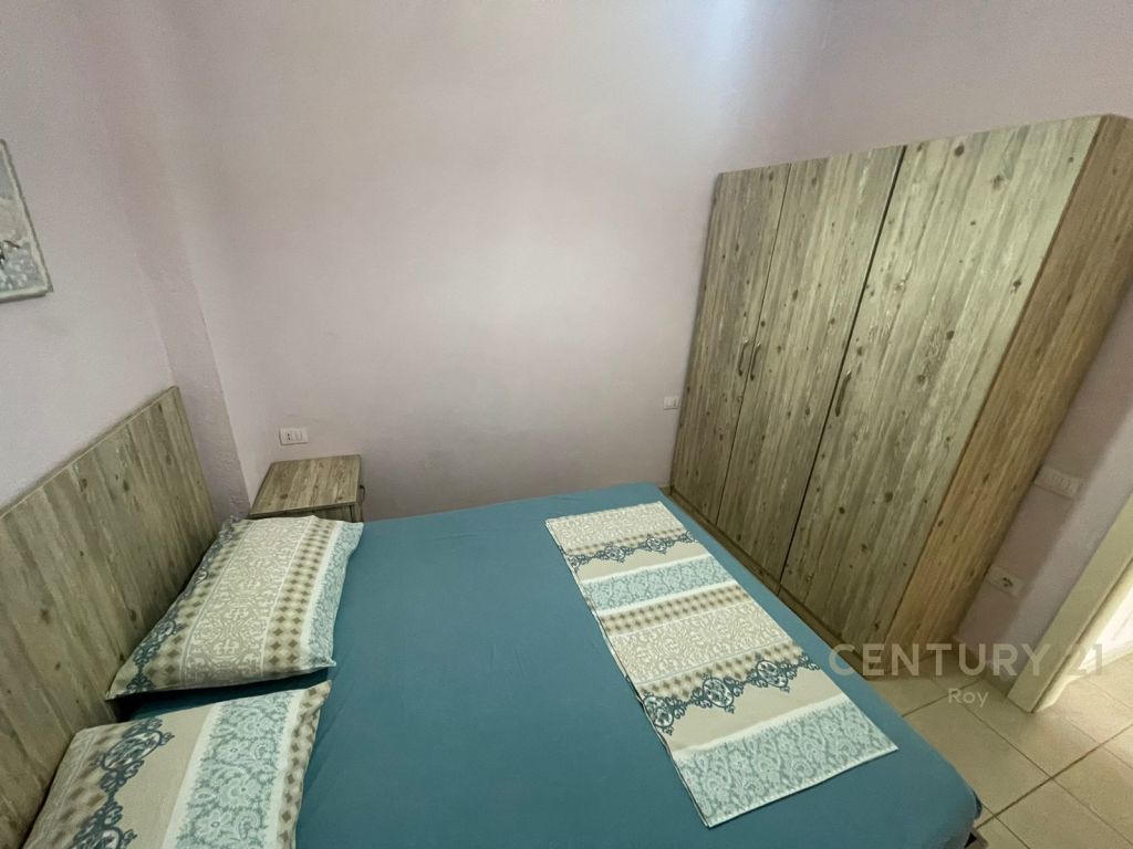 Shiten 4 apartamente 1+1 me oborr tek Mali i Robit !
