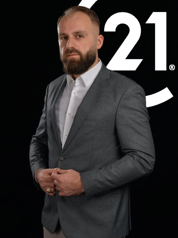 Shiten 2 apartamente 1+1 ne qendren tregtare atc !!!