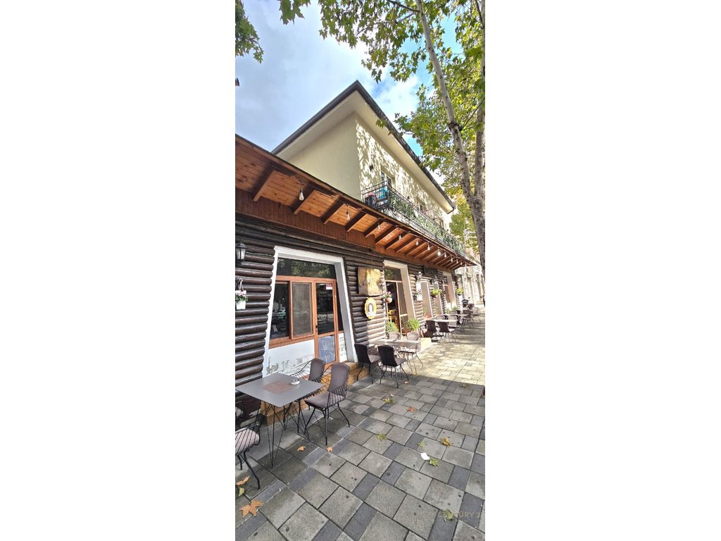 Shitet godine dy kateshe, 3650 euro/m² ne rrugen e kavajes!!!