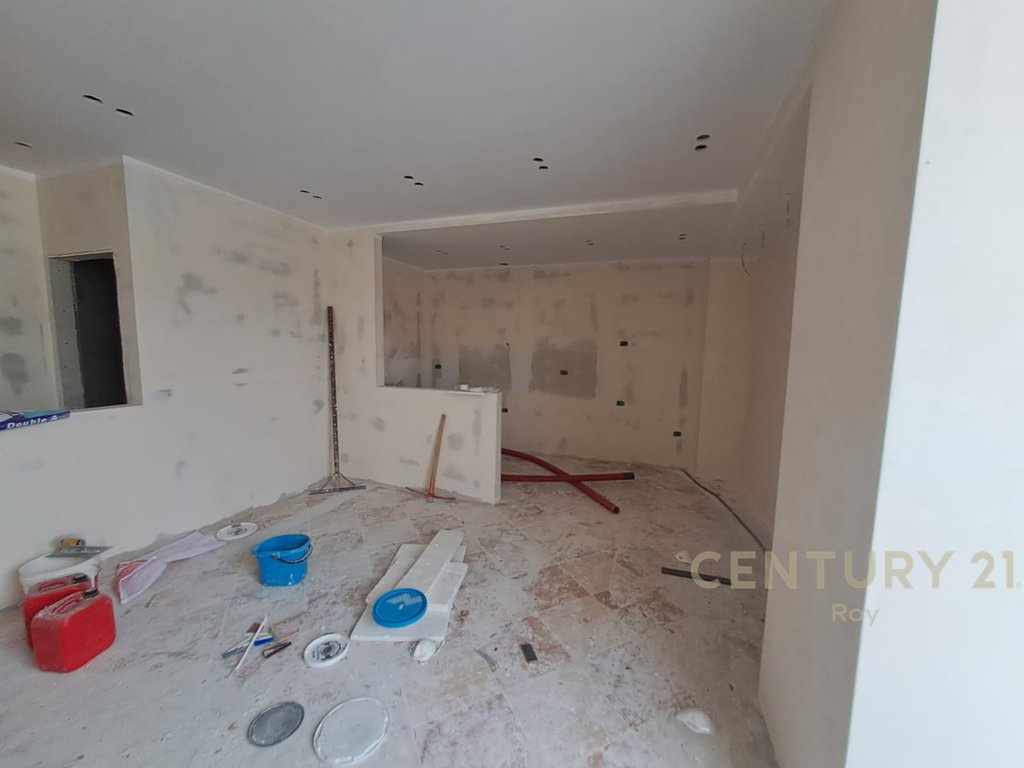 Shitet apartament 3+1+2 ne shkozet!
