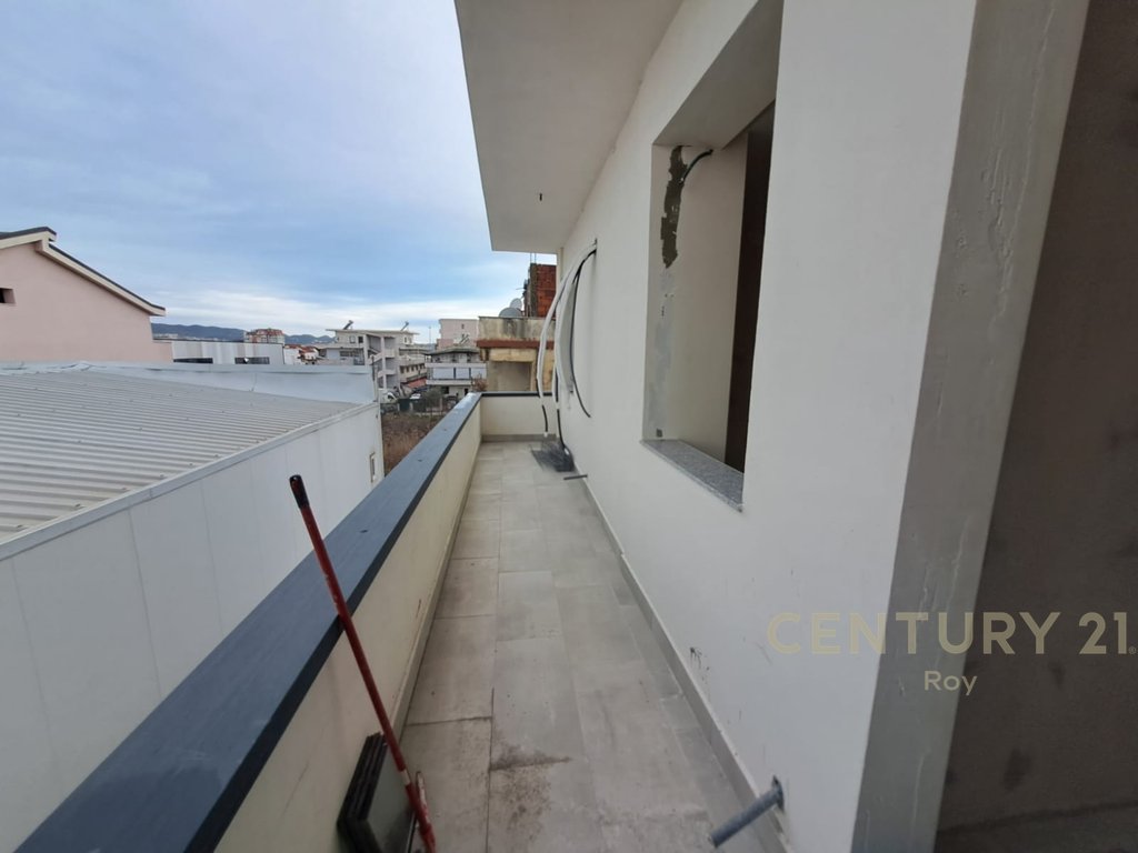 Shitet apartament 3+1+2 ne shkozet!