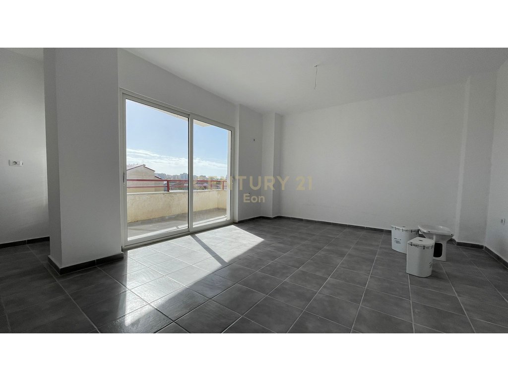 Shitet apartament 3+1+2 ne shkozet!