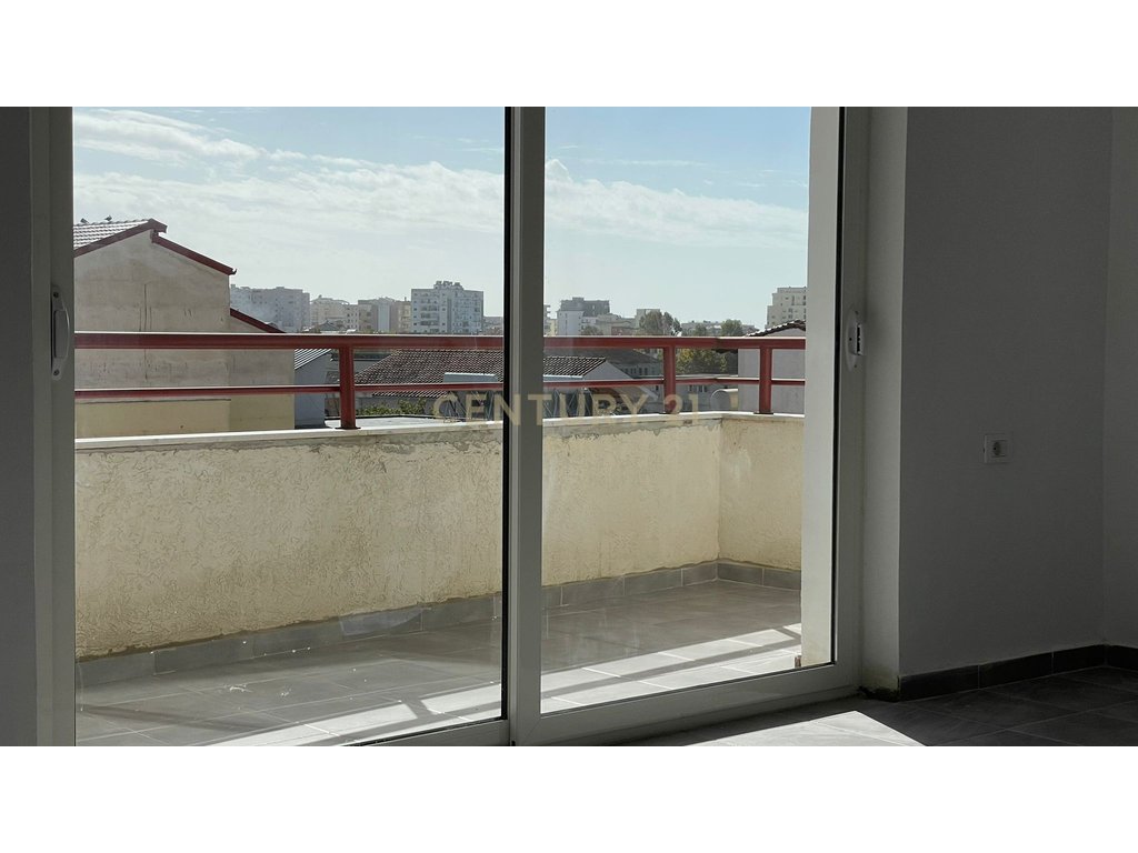 Shitet apartament 3+1+2 ne shkozet!