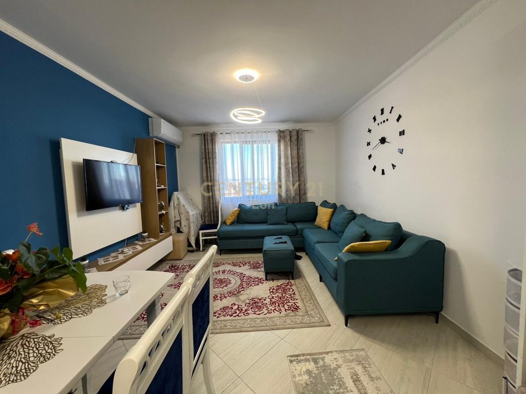 Shitet apartament 3+1+2 ne shkozet!