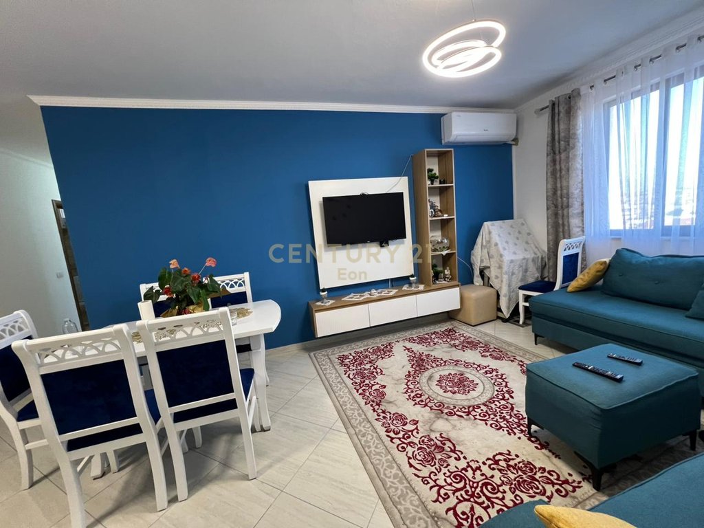 Shitet apartament 3+1+2 ne shkozet!