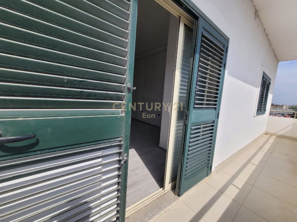 Shitet apartament 3+1+2 ne shkozet!