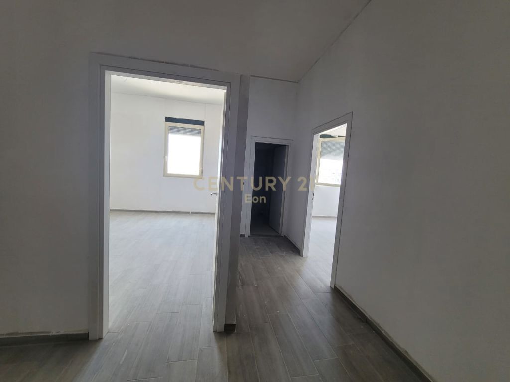 Shitet apartament 3+1+2 ne shkozet!