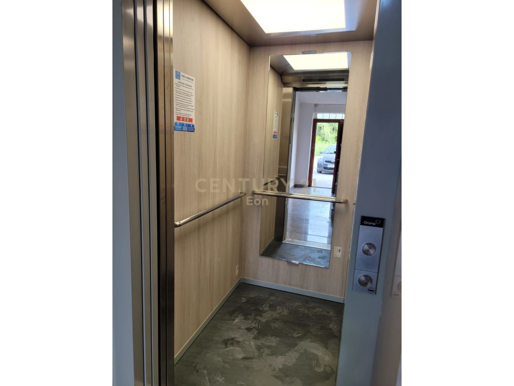 Shitet apartament 3+1+2 ne shkozet!