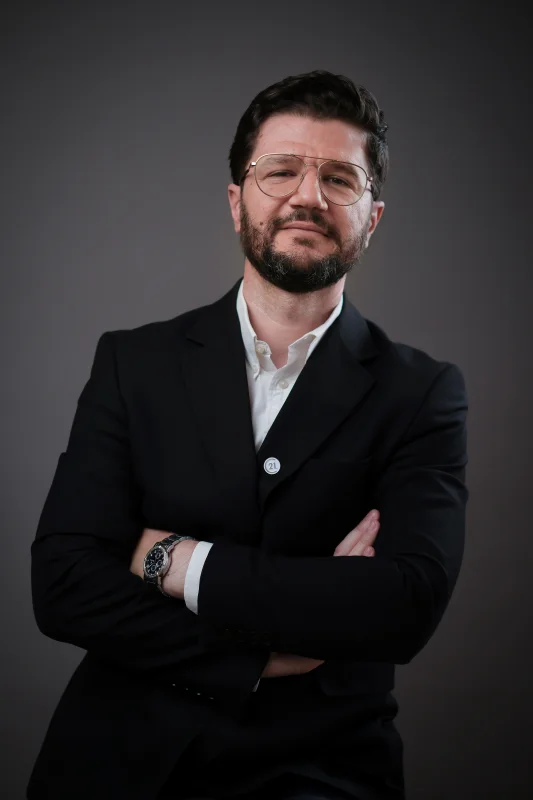 Jepet me qira ambient komercial ne zonen e misto mames.