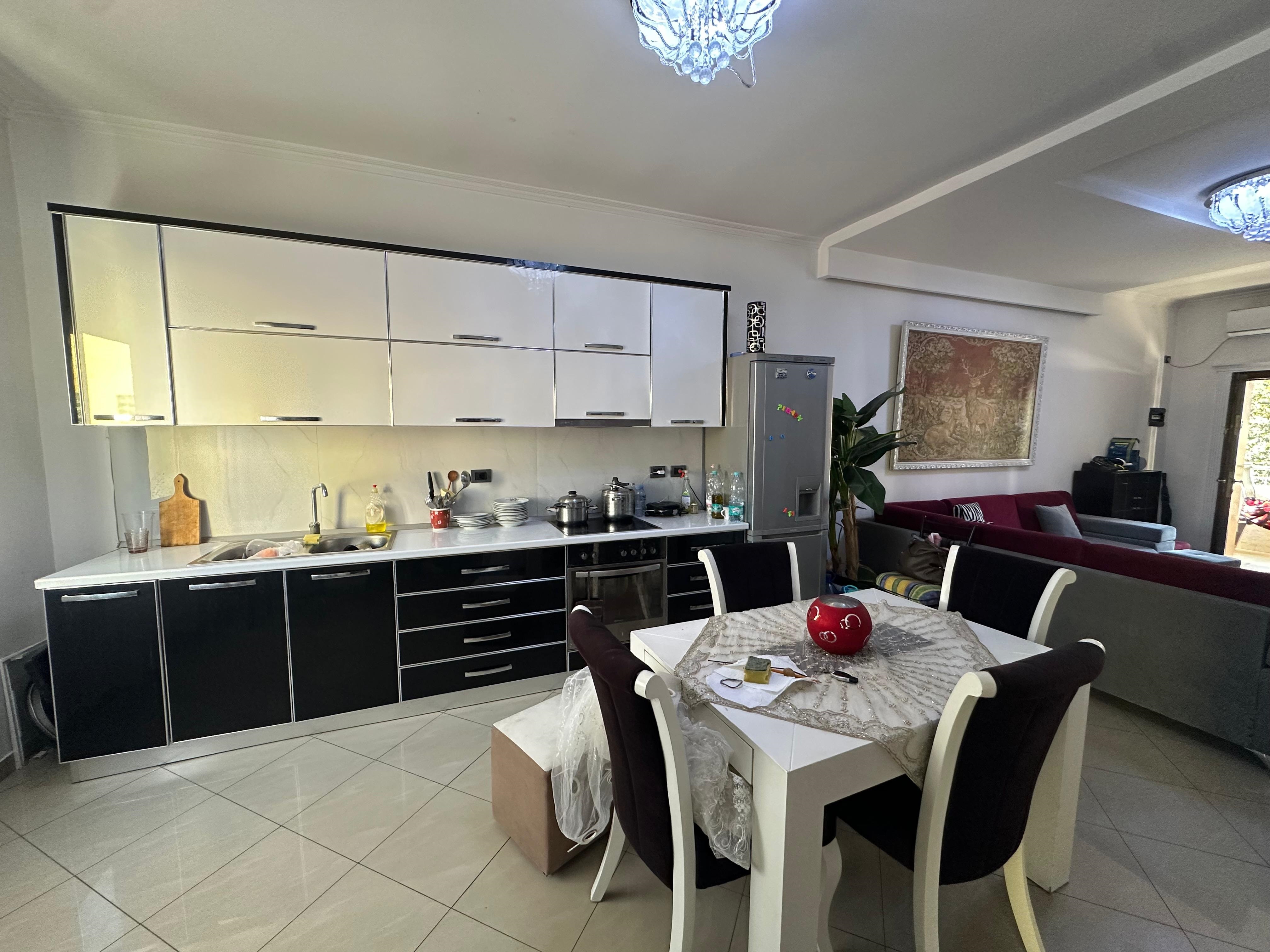 Verkauf | villa 8 + 1 | selitë | 720.000 € (4)