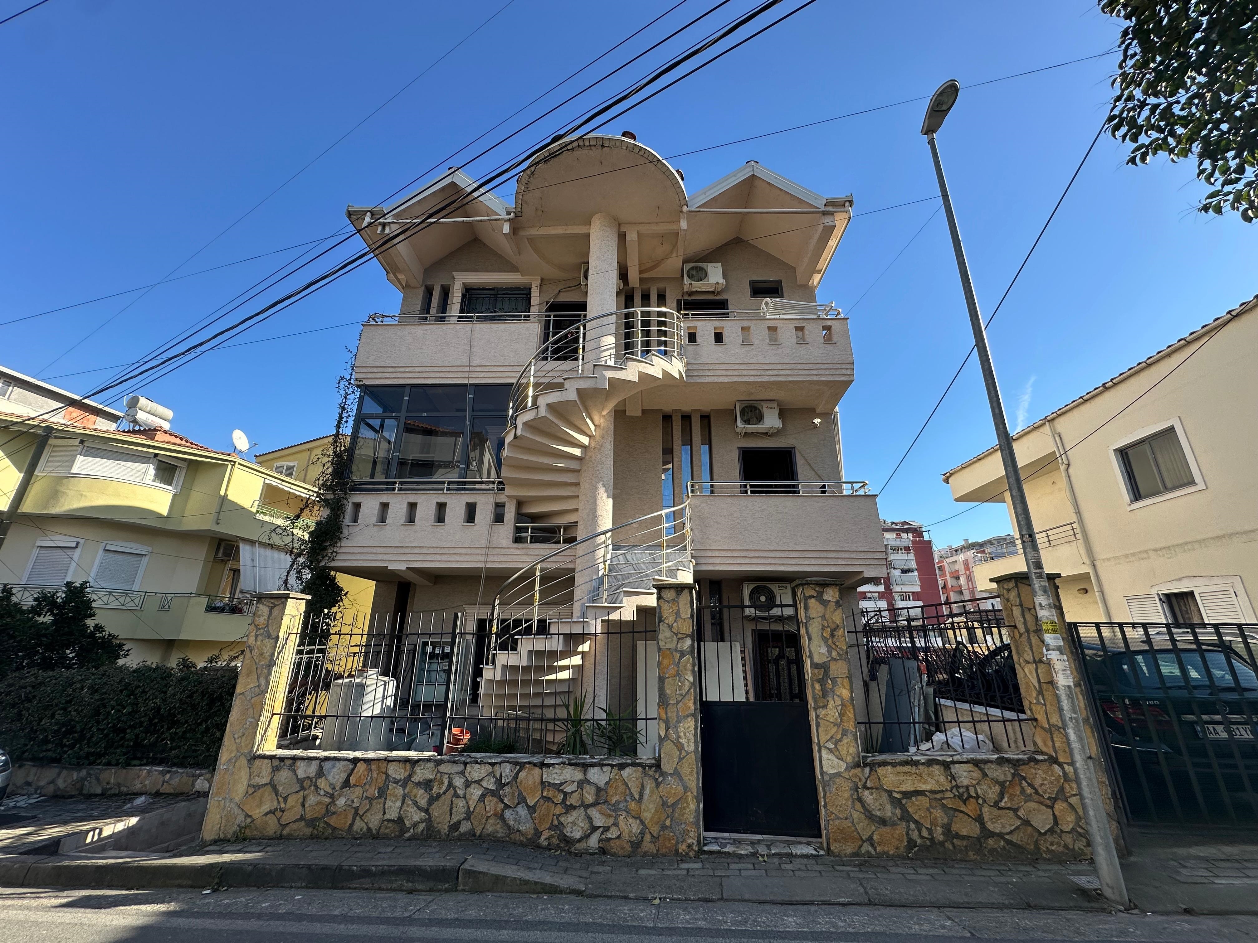 Verkauf | villa 8 + 1 | selitë | 720.000 € (5)