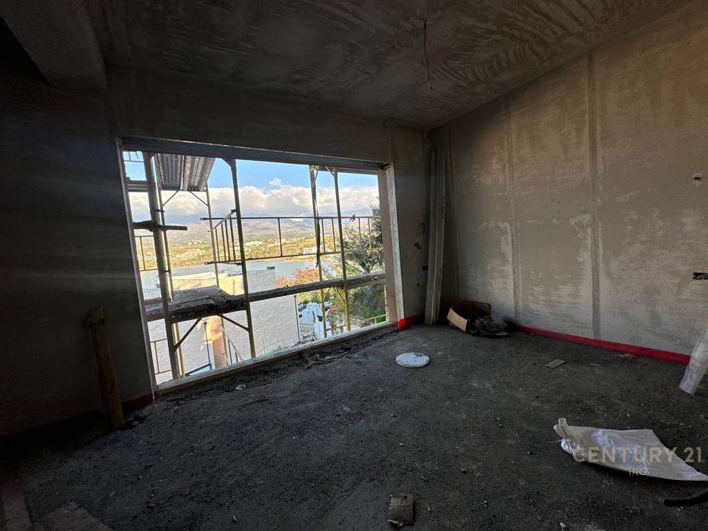 Shitet dupleks te lakeside residence !