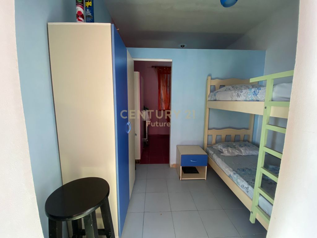 Shitet hotel ne velipoje 3-katesh tek rruga nr. 3
