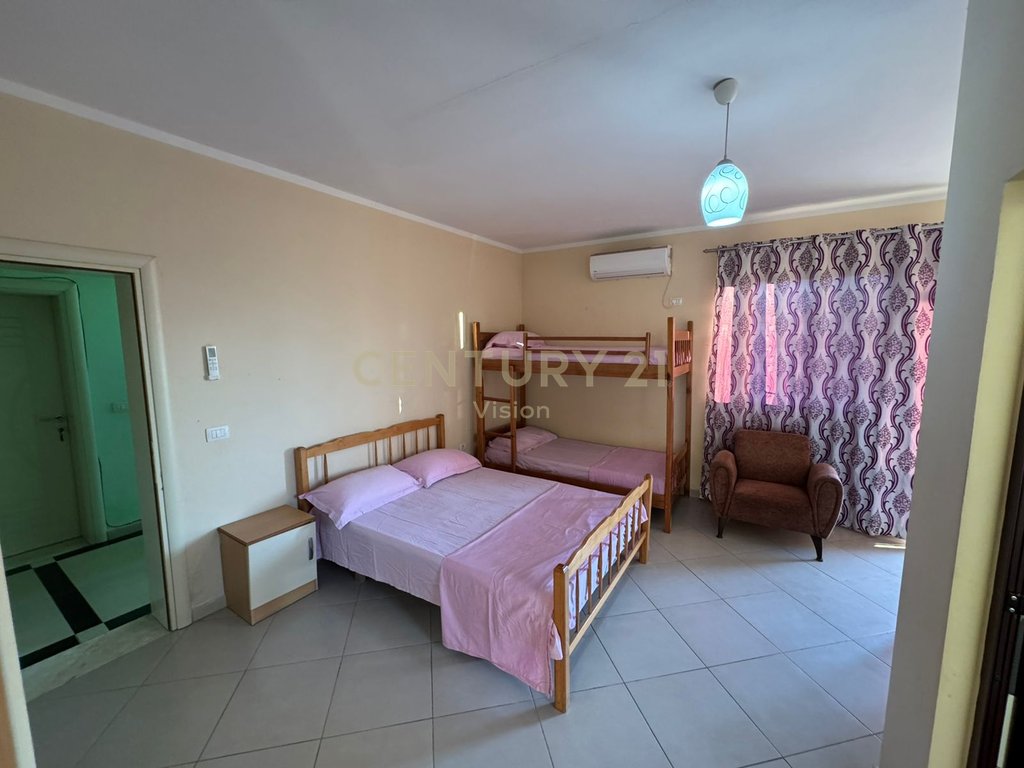 Shitet hotel ne velipoje 3-katesh tek rruga nr. 3