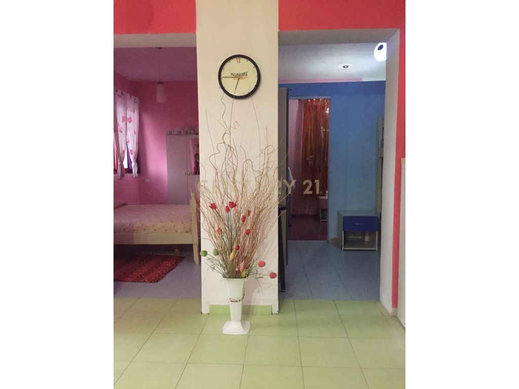 Shitet hotel ne velipoje 3-katesh tek rruga nr. 3