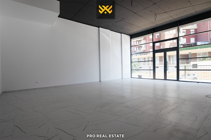 Lokal 103m² me #qira te Mati 1
