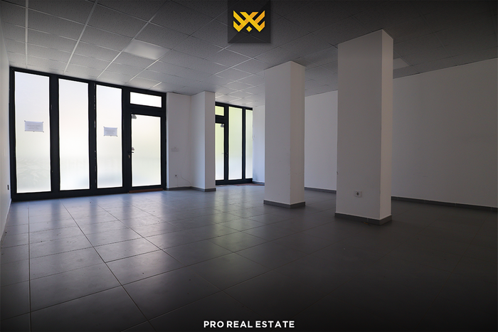 Locale commerciale di 100m² in affitto a Mati 1.