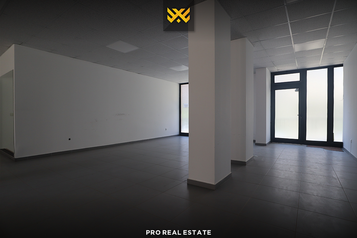 Locale commerciale di 100m² in affitto a Mati 1.