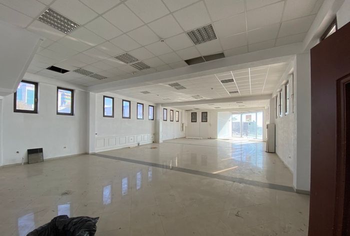 Gewerbefläche 200m² zur miete in Veternik.