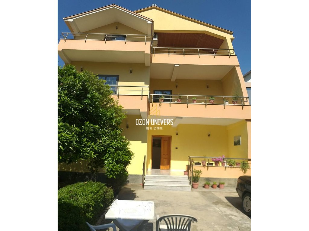 À louer villa de 3 étages – Don bosko