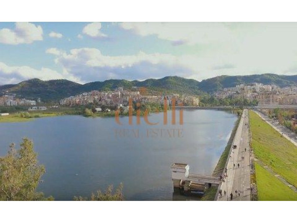 Apartamento 2+1 en venta cerca del lago de Tirana