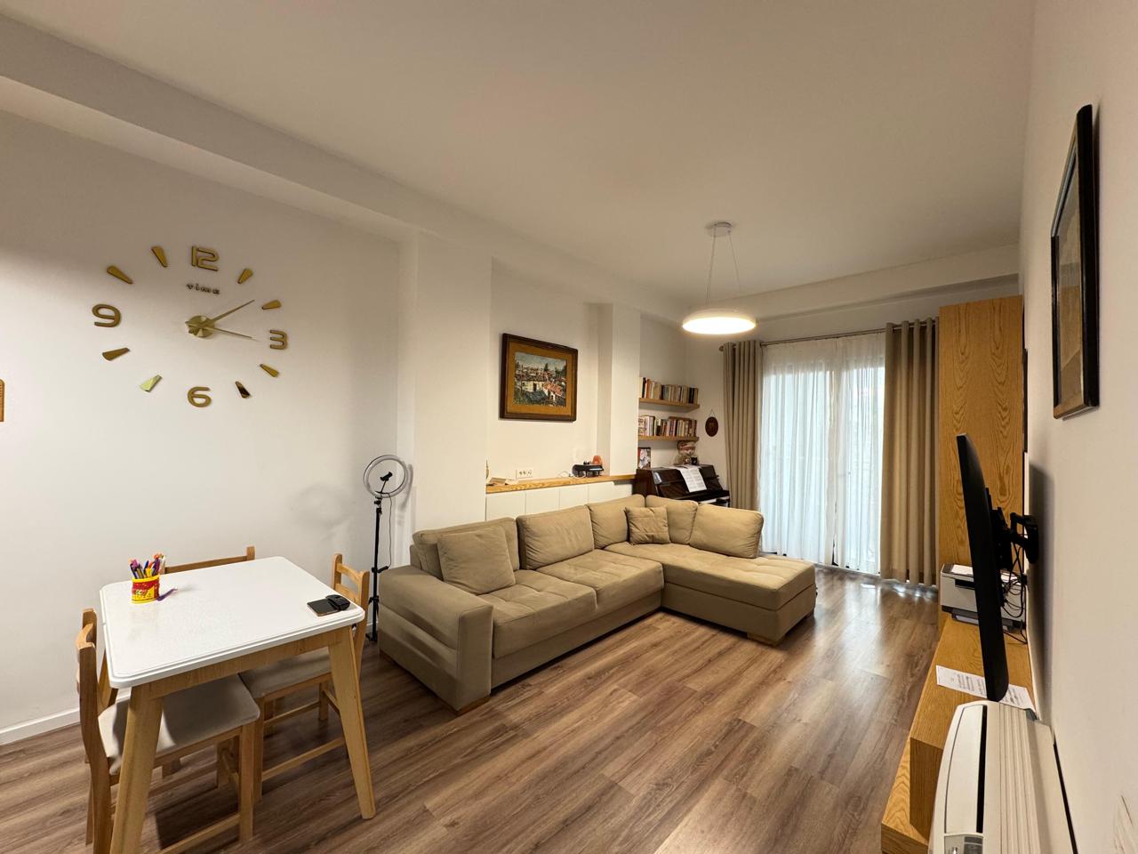 Qender prane pazarit te ri shitet apartament 2+1 me parkim
