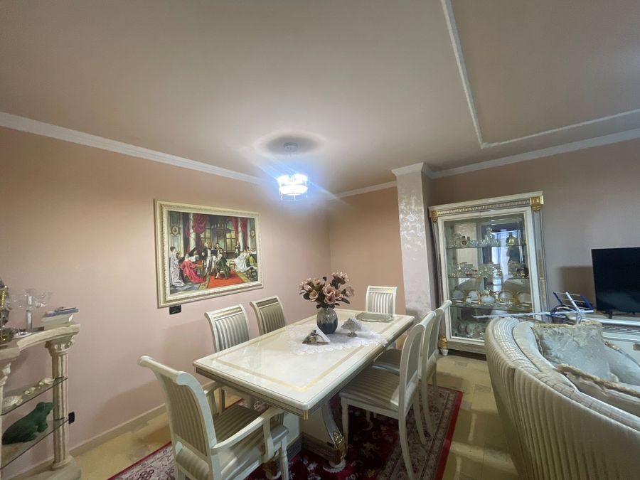 Appartement 3+1+2 au centre de durres, à vendre.